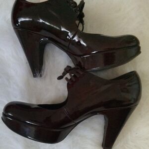 Stuart Weitzman Brown Patent Leather Heels